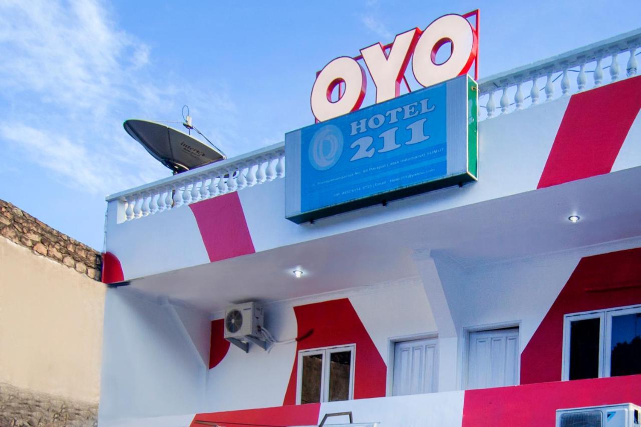 Oyo 2045 Hotel 211 Parapat Eksteriør billede