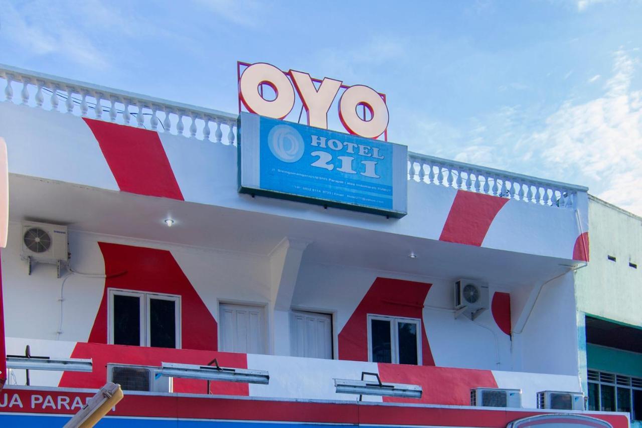 Oyo 2045 Hotel 211 Parapat Eksteriør billede